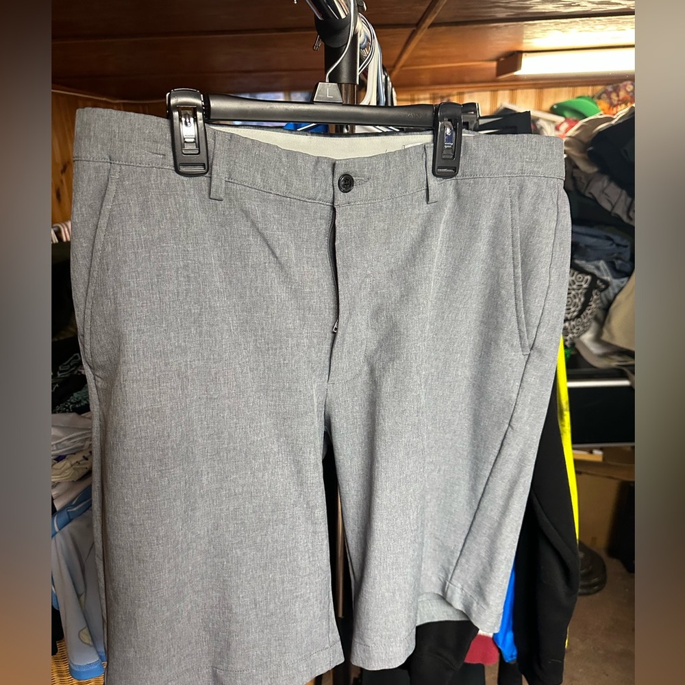 Men’s golf shorts